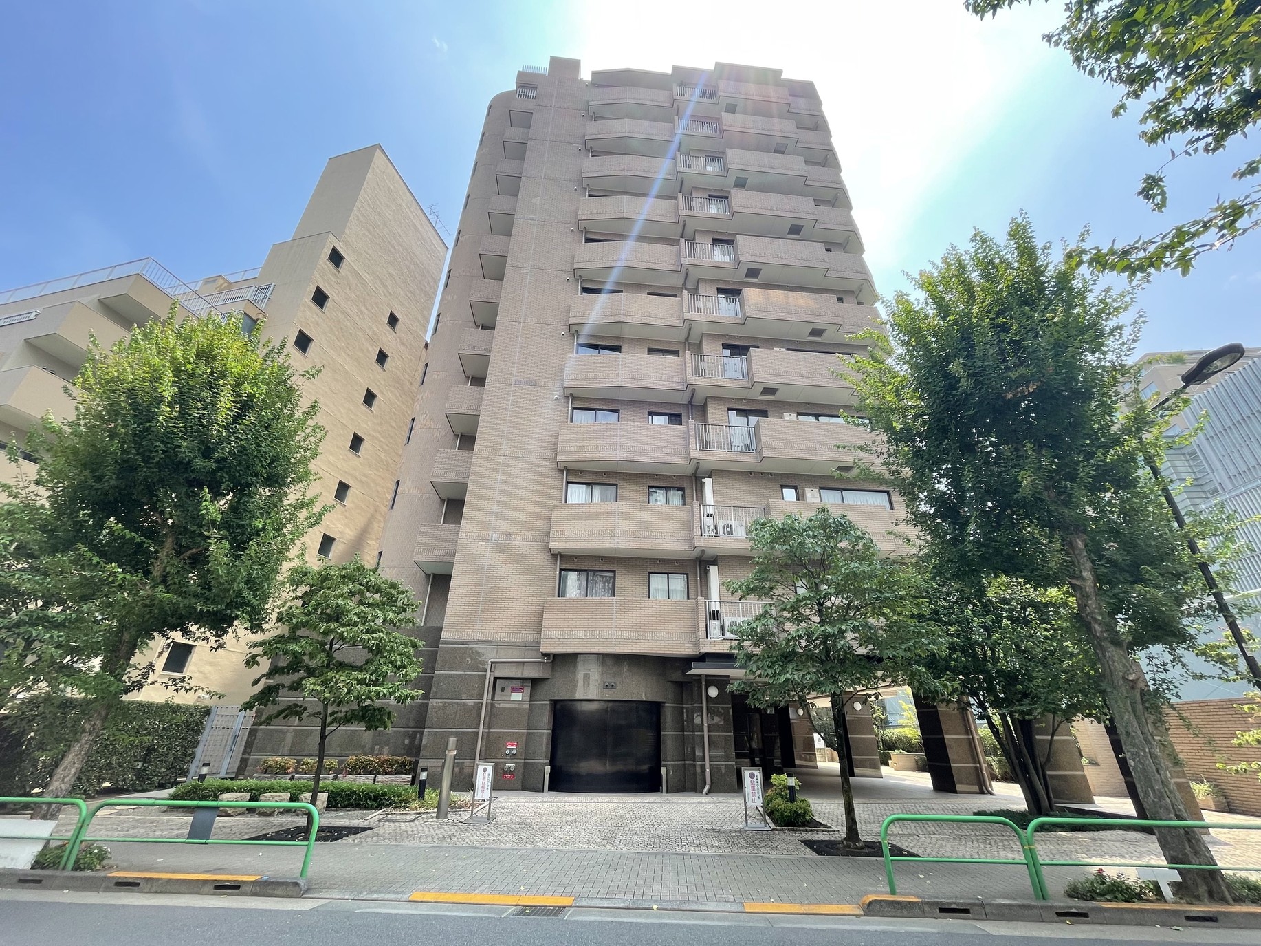 ローレルコート三番町の外観